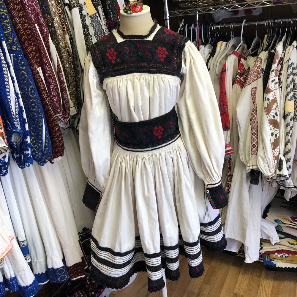 Beautiful antique Maramures costume size S-M  Romanian traditional costume - Picture 4 of 7